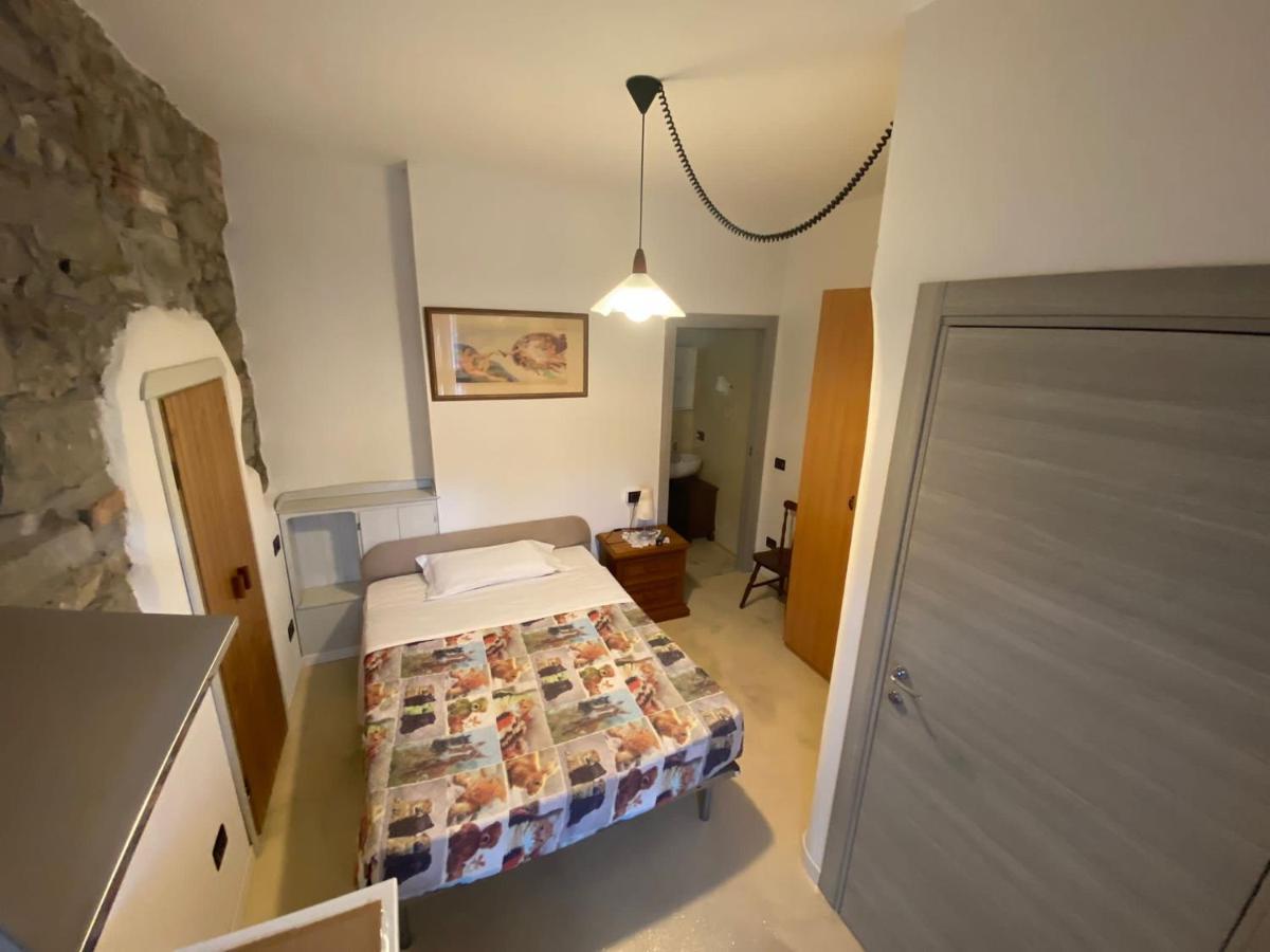 Macloud Pub B&B Сарнико Екстериор снимка