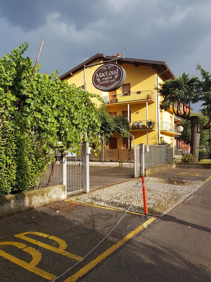 Macloud Pub B&B Сарнико Екстериор снимка