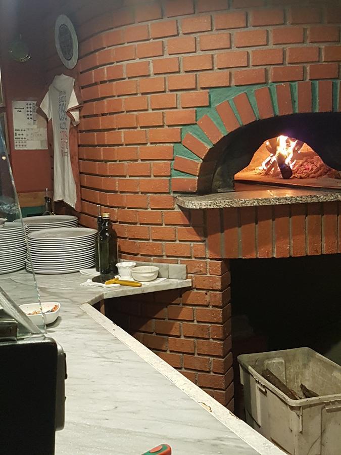 Macloud Pub B&B Сарнико Екстериор снимка