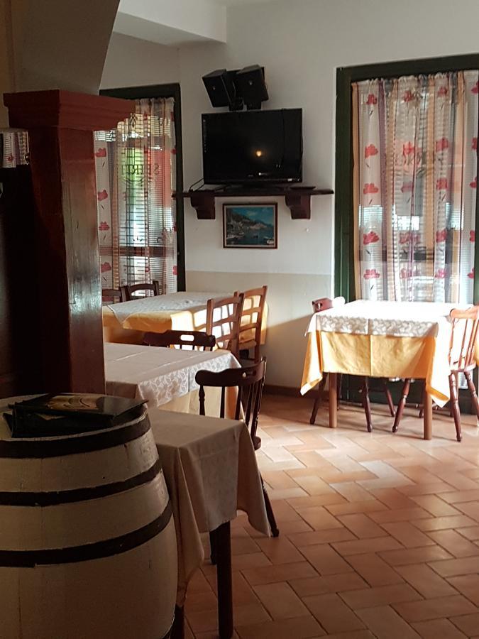 Macloud Pub B&B Сарнико Екстериор снимка